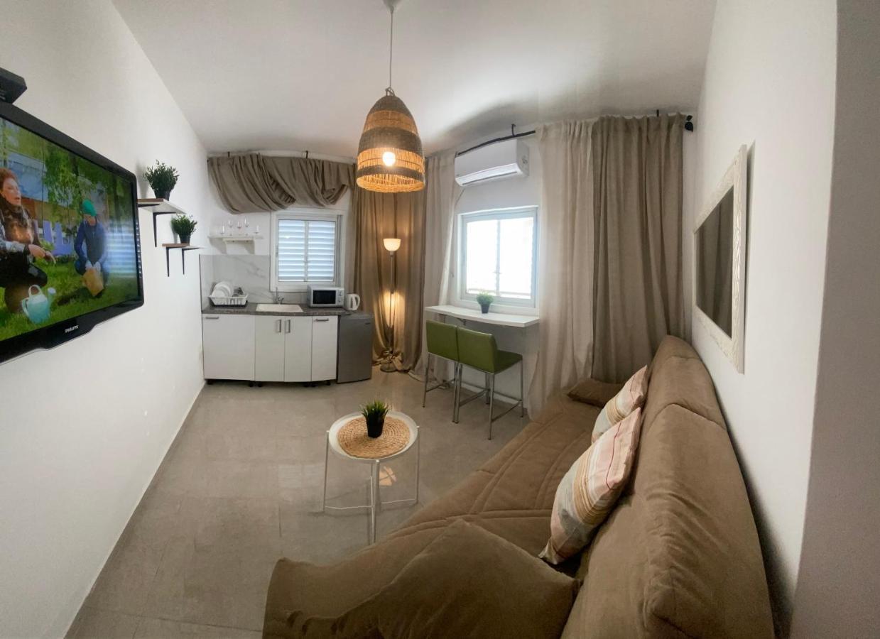 Apartment Oskar Beach Бат-Ям Екстер'єр фото