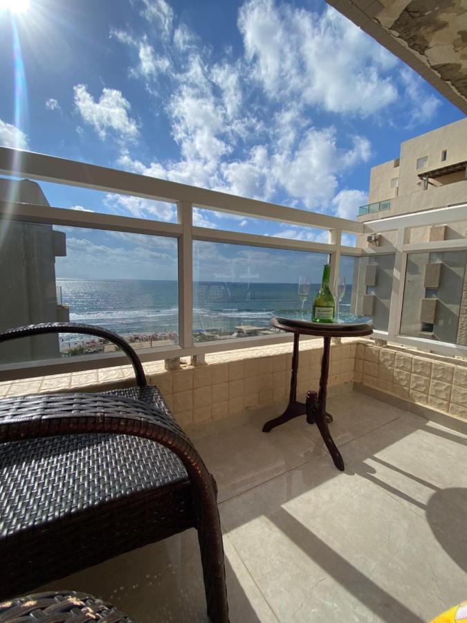 Apartment Oskar Beach Бат-Ям Екстер'єр фото
